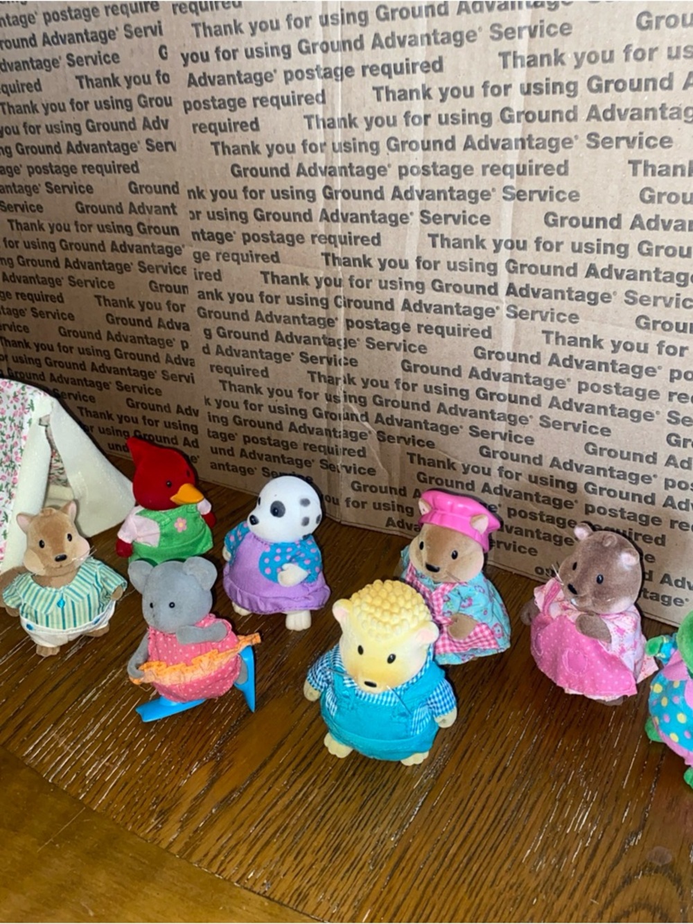 Calico Critters Lil Woodzeez Random Animal Figures Set Of 8 w tent